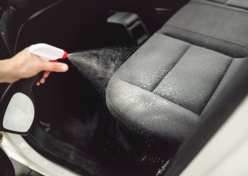 Dung dịch vệ sinh nội thất ô tô loại nào tốt nhất? Tư vấn chọn mua dung dịch tẩy rửa nội thất ô tô chất lượng