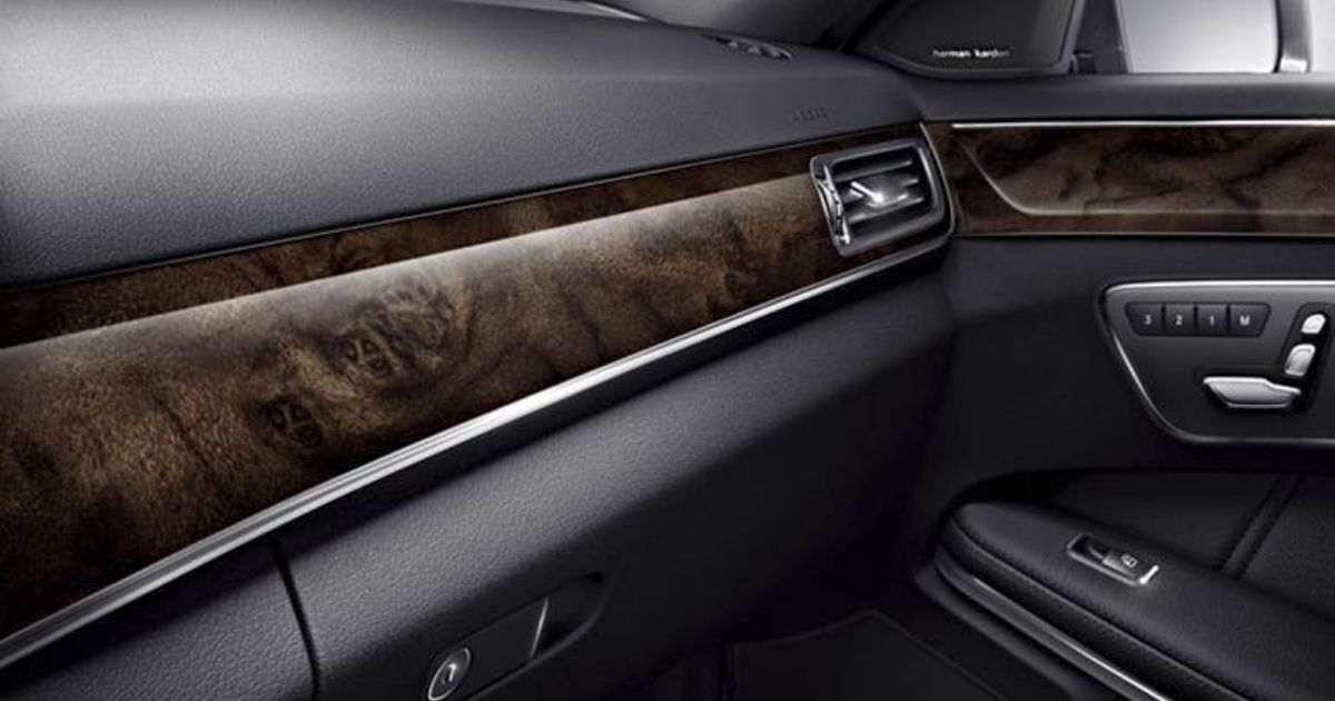 Dán decal gỗ giúp bảo vệ bề mặt nội thất xe, tránh trầy xước